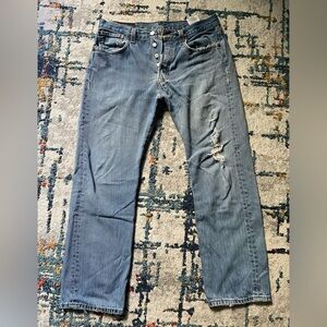 501 Levi’s distressed blue jeans size w33xl30